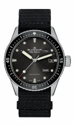 Blancpain Fifty Fathoms Bathygraphe Quantième Annuel Black / Grey / Black NATO 5071-1110-NABA — фото часов Blancpain Fifty Fathoms Bathygraphe Quantième Annuel Black / Grey / Black NATO 5071-1110-NABA — фото часов