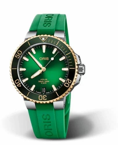 Oris Aquis Date Calibre 400 41.5 Staineless Steel - Yellow Gold / Green / Rubber 01 400 7769 6357-07 4 22 77FC — фото часов Oris Aquis Date Calibre 400 41.5 Staineless Steel - Yellow Gold / Green / Rubber 01 400 7769 6357-07 4 22 77FC — фото часов