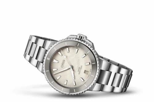 Oris Aquis Date 36.5 Stainless Steel / MOP / Bracelet 01 733 7792 4151-07 8 19 05P — фото часов Oris Aquis Date 36.5 Stainless Steel / MOP / Bracelet 01 733 7792 4151-07 8 19 05P — фото часов