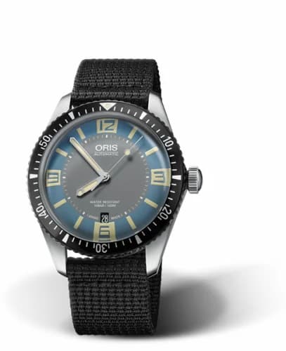 Oris Divers Sixty-Five 40 Stainless Steel / Deauville Blue / Textile 01 733 7707 4065-07 5 20 24 — фото часов Oris Divers Sixty-Five 40 Stainless Steel / Deauville Blue / Textile 01 733 7707 4065-07 5 20 24 — фото часов