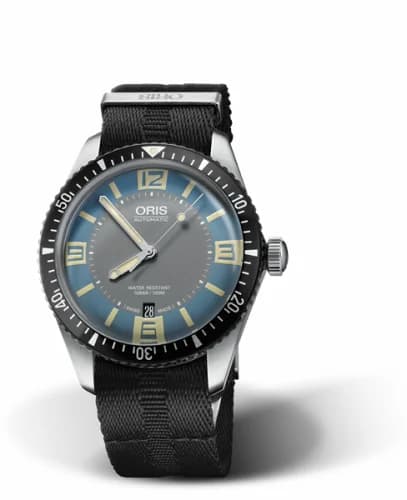 Oris Divers Sixty-Five 40 Stainless Steel / Deauville Blue / NATO 01 733 7707 4065-07 5 20 26FC — фото часов Oris Divers Sixty-Five 40 Stainless Steel / Deauville Blue / NATO 01 733 7707 4065-07 5 20 26FC — фото часов