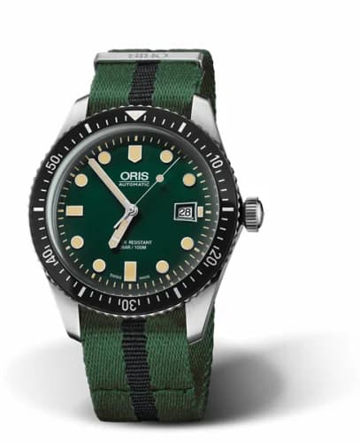 Oris Divers Sixty-Five 42 Stainless Steel / Green / NATO 01 733 7720 4057-07 5 21 25FC — фото часов Oris Divers Sixty-Five 42 Stainless Steel / Green / NATO 01 733 7720 4057-07 5 21 25FC — фото часов