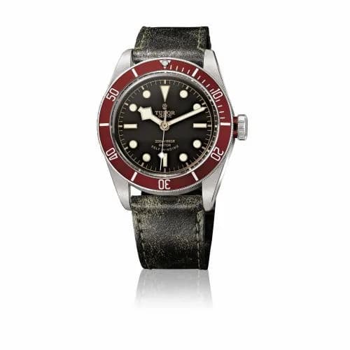Tudor Black Bay Red / Strap 79220R-0002 — фото часов Tudor Black Bay Red / Strap 79220R-0002 — фото часов