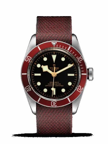 Tudor Heritage Black Bay Red Manufacture / Burgundy Fabric 79230R-0009 — фото часов Tudor Heritage Black Bay Red Manufacture / Burgundy Fabric 79230R-0009 — фото часов
