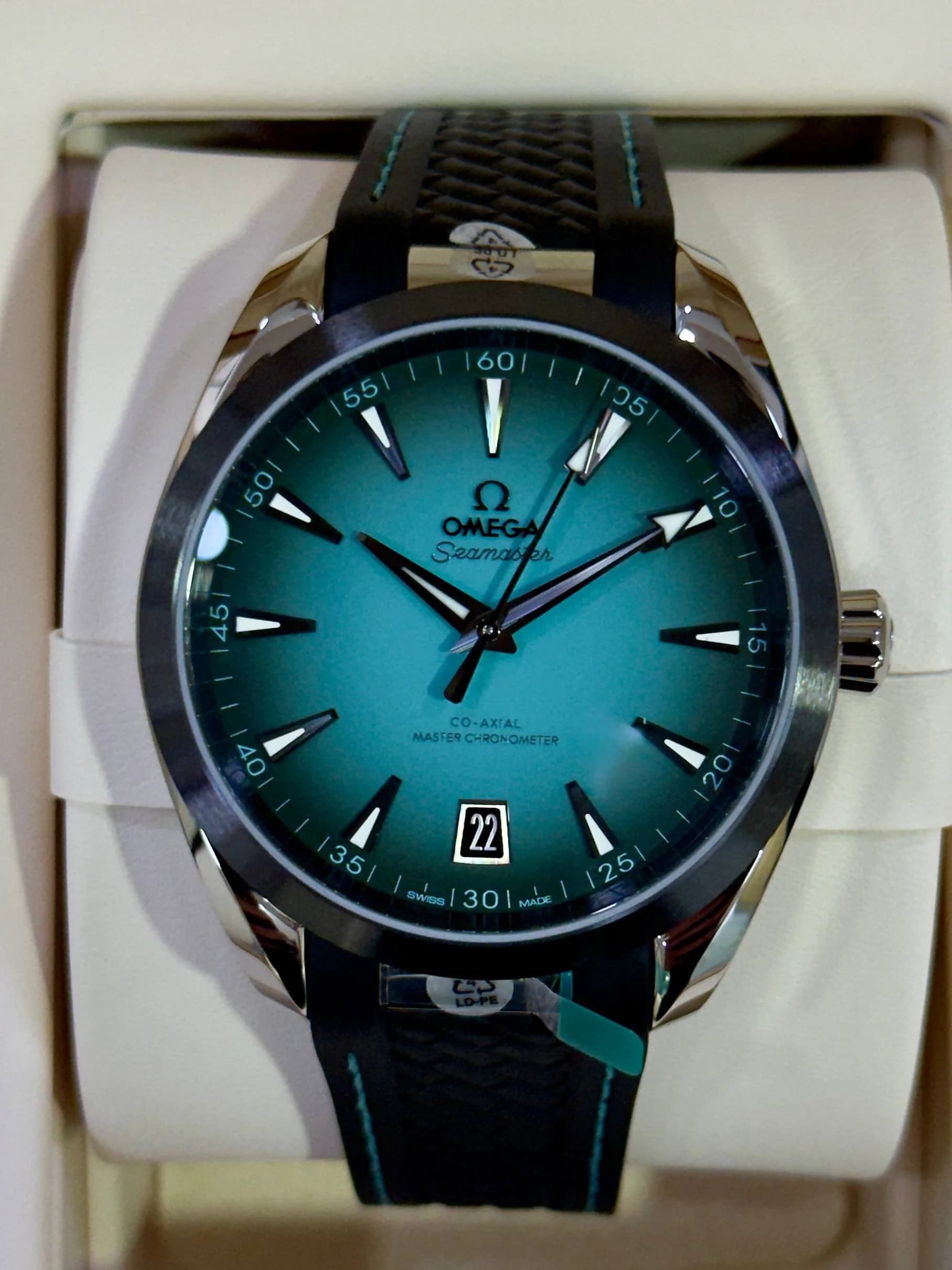 Omega 220.32.41.21.03.001